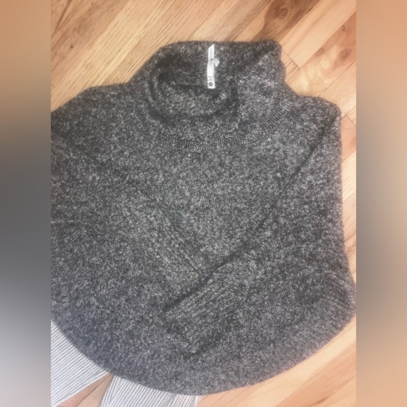 LEO&NICOLE Cottagecore Cowl Neck Dolman Sleeve round hem sweater SM oversized - Picture 4 of 7